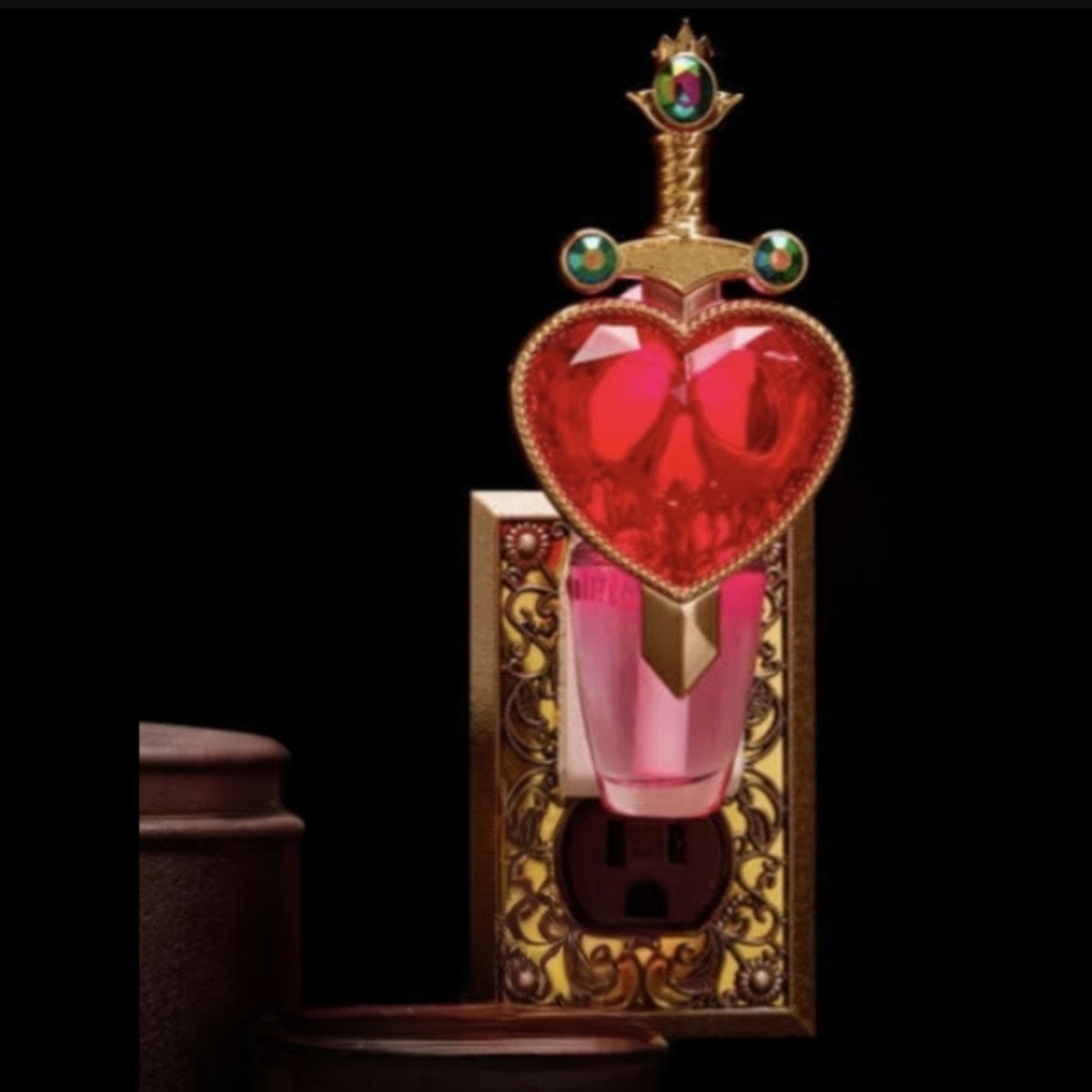 🆕 Evil Queen Heart Dagger Wallflower plug-in 💜 Bath And Body Works